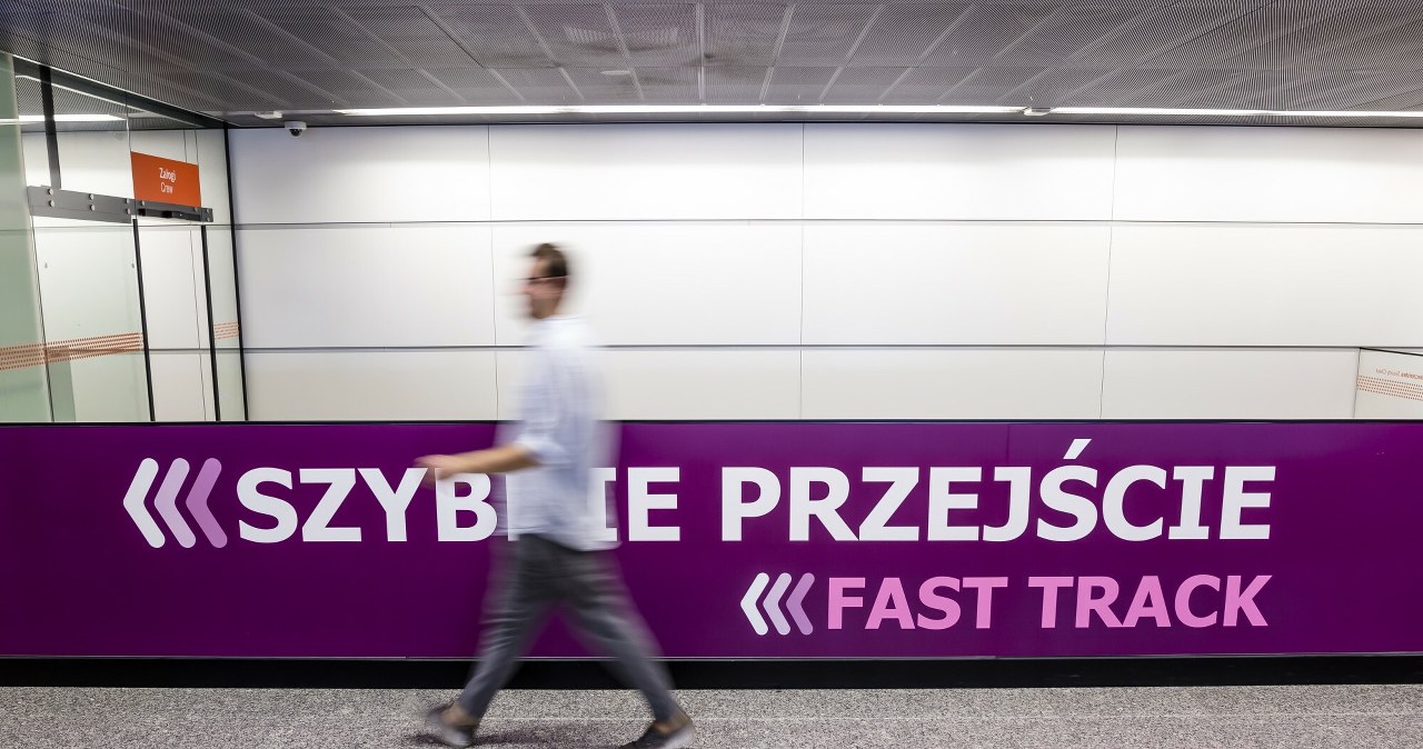 Fast Track, czyli jak za darmo ominąć długą kolejkę na lotnisku