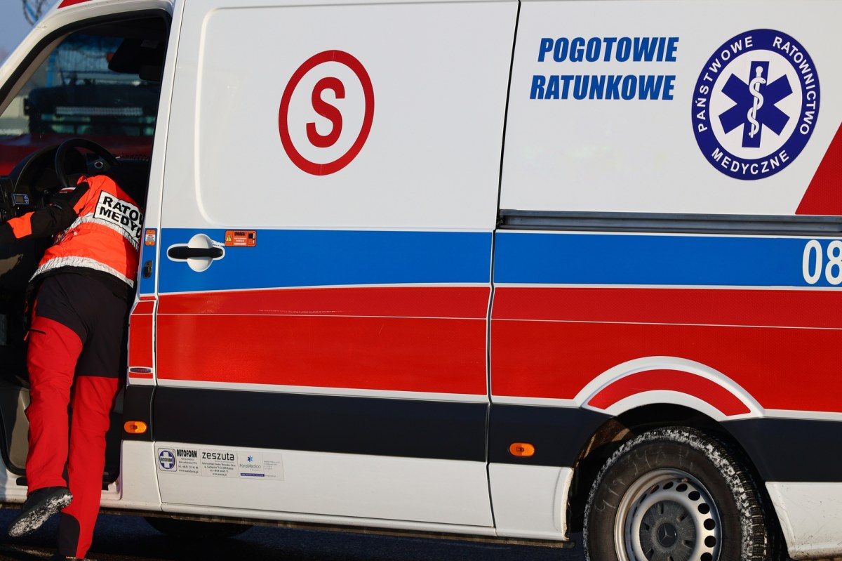 Agresywny pacjent zaatakował ratowników medycznych