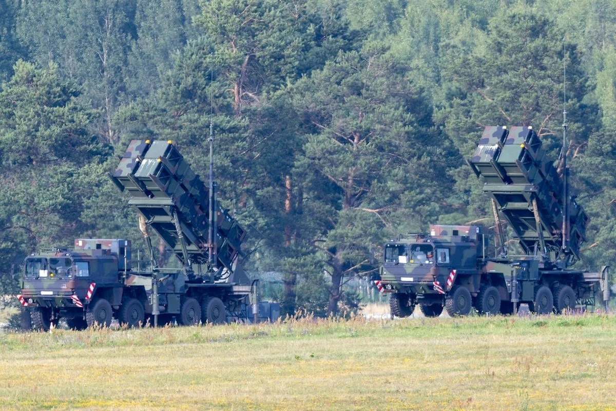 Niemcy w najbliższych dniach przekażą Ukrainie dwie nowoczesne baterie systemu obrony powietrznej Patriot. To efekt porozumienia z USA, które w zamian dostarczą Berlinowi nowe zestawy przeciwlotnicze.