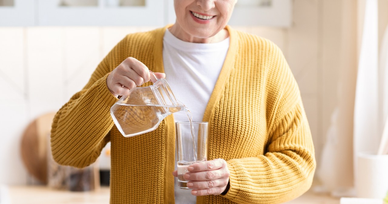 Po 60-tce nie czujemy pragnienia. Picie wody nie zawsze wystarcza