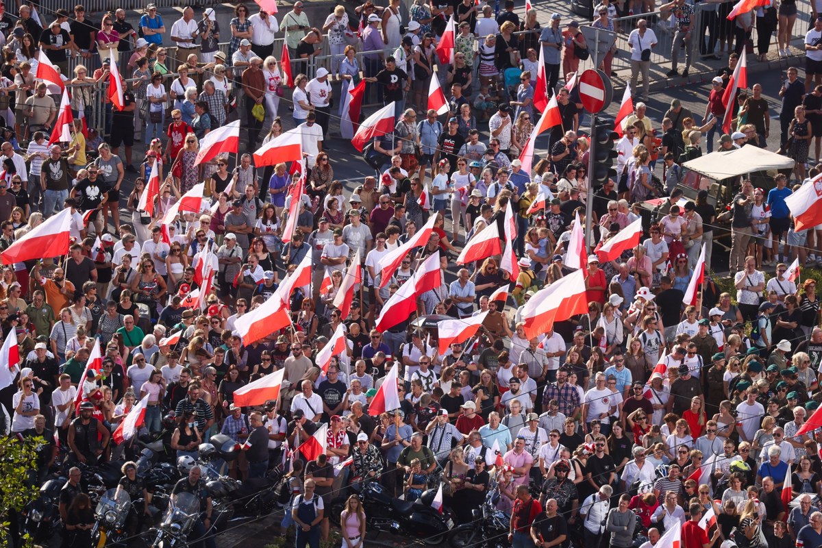 Wybiła godzina "W". Warszawiacy uczcili pamięć powstańców