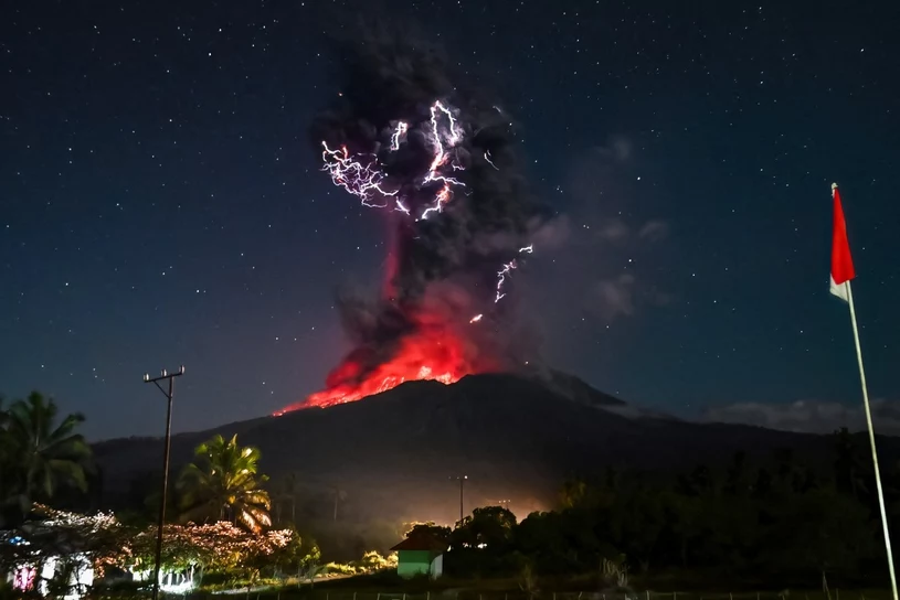 Potężna erupcja wulkanu Lewotobi Laki-laki. Siódma w tym roku