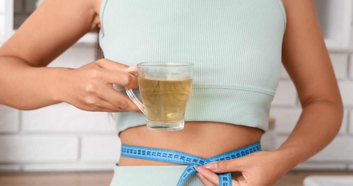 "Flat belly tea", czyli herbata na płaski brzuch. Tylko dwa składniki, świetny po posiłku i na zimno