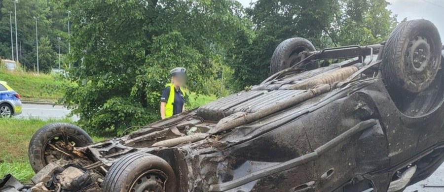 27-letni mężczyzna, który pod wpływem alkoholu spowodował śmiertelny wypadek w Gdyni, trafił do aresztu tymczasowego. Sprawca był pod wpływem alkoholu i próbował oszukać funkcjonariuszy.