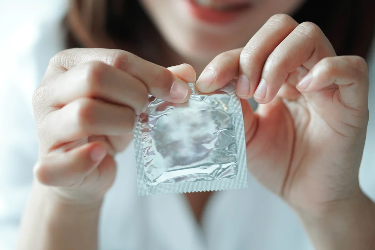 ​Holenderski sąd skazał 40-letniego mężczyznę z Rotterdamu na trzy miesiące więzienia za odbycie stosunku seksualnego bez prezerwatywy mimo sprzeciwu partnerki. To pierwszy w kraju wyrok za tzw. stealthing - poinformowały publiczny nadawca NOS i dziennik AD.