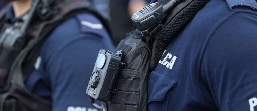 Nie było nieprawidłowości w działaniach policjantów, którzy interweniowali w Świętokrzyskiem wobec agresywnego 36-latka - ocenia prokuratura. W Węgleszynie w powiecie jędrzejowskim funkcjonariusze użyli podczas interwencji broni wobec agresywnego mężczyzny uzbrojonego w metalową rurkę.