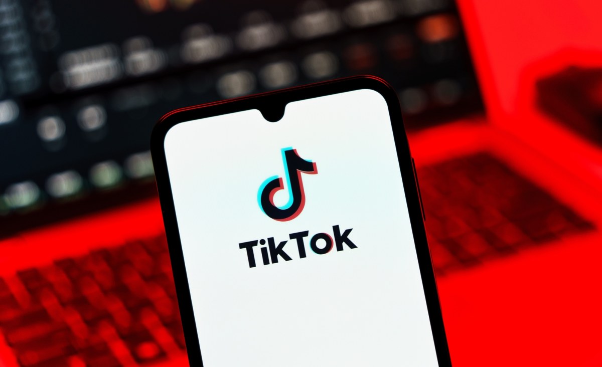 TikTok zwalnia moderatorów treści. W ich miejsce - AI