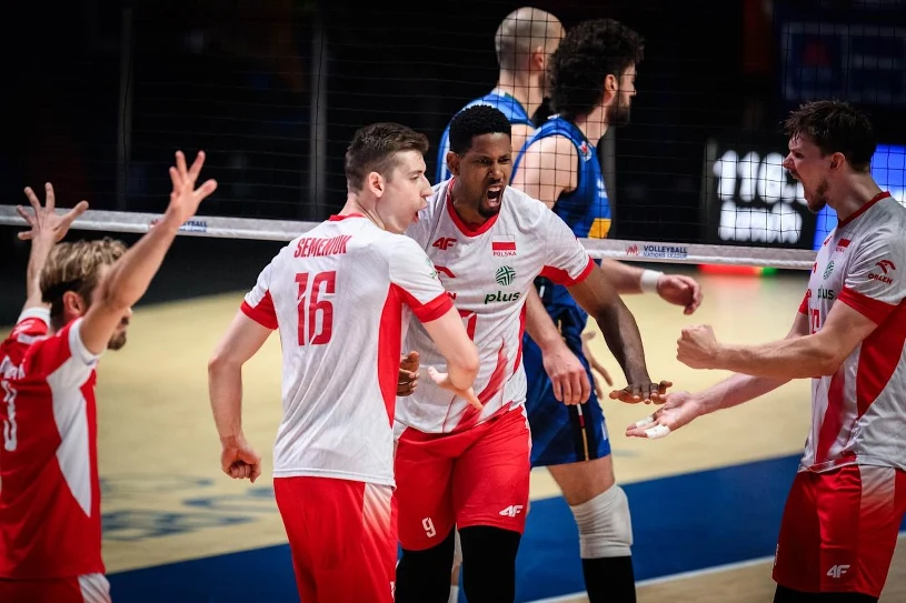 Siatkarski nokaut w finale. Polacy ze złotem, mistrzowie świata na kolanach