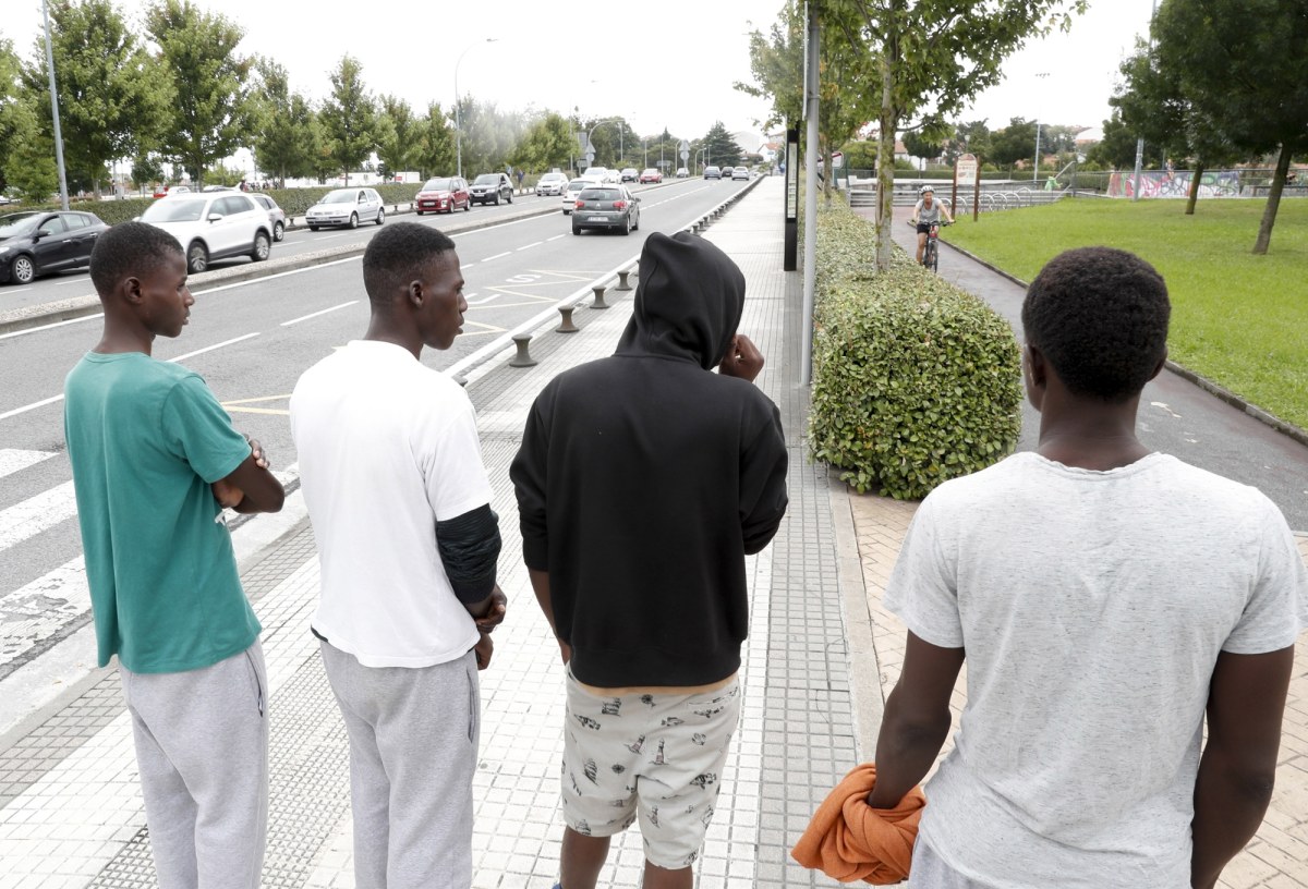 Nielegalni migranci na granicy Hiszpanii i Francji. Co robi policja?