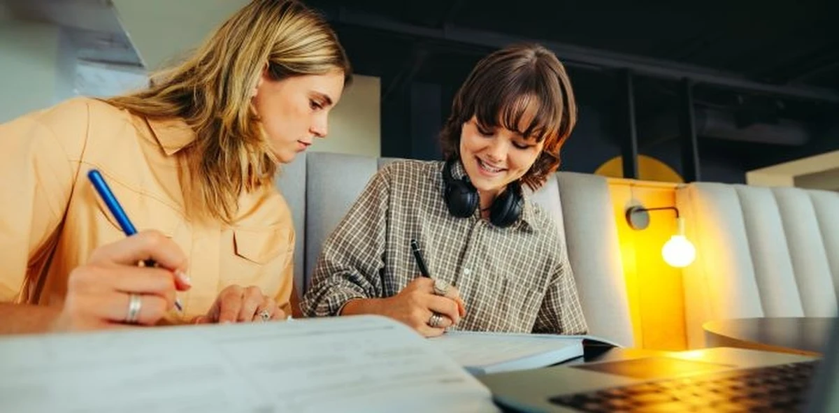 Zbliża się rok szkolny, a co za tym idzie - czas na zakup wyprawki! Laptop pomaga przygotować się do lekcji, a także stworzyć wspaniałą prezentację na "szóstkę". Sprawdź, które modele warto kupić.