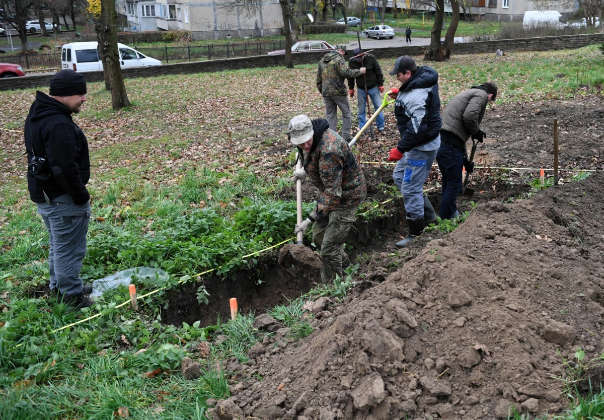 Specjaliści z Polski i Ukrainy rozpoczęli prace poszukiwawczo-ekshumacyjne w dawnej wsi Zboiska, znajdującej się obecnie w granicach Lwowa. W poniedziałek poinformował o tym resort kultury Ukrainy. Eksperci będą szukać szczątków żołnierzy Wojska Polskiego. We wrześniu 1939 r. oddziały dowodzone przez płk. Stanisława Maczka toczyły w okolicy zacięte walki z Wehrmachtem.