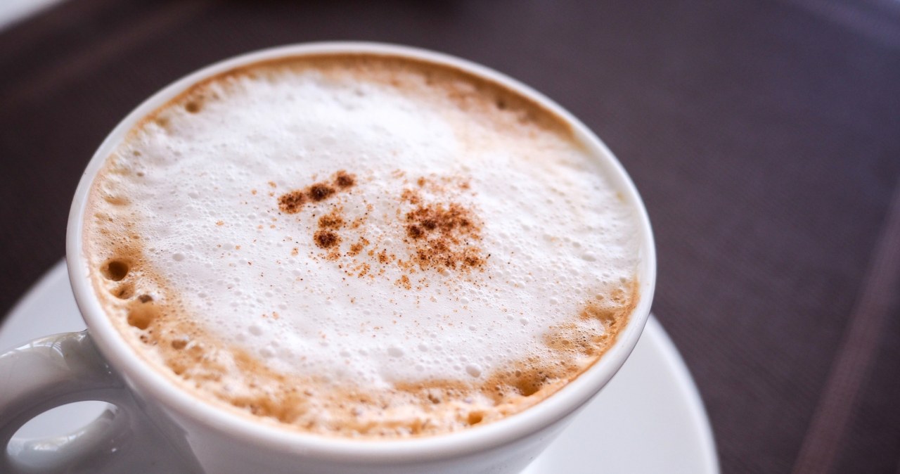 Podbija koreańskie kawiarnie. Pij dla promiennej cery i płaskiego brzucha