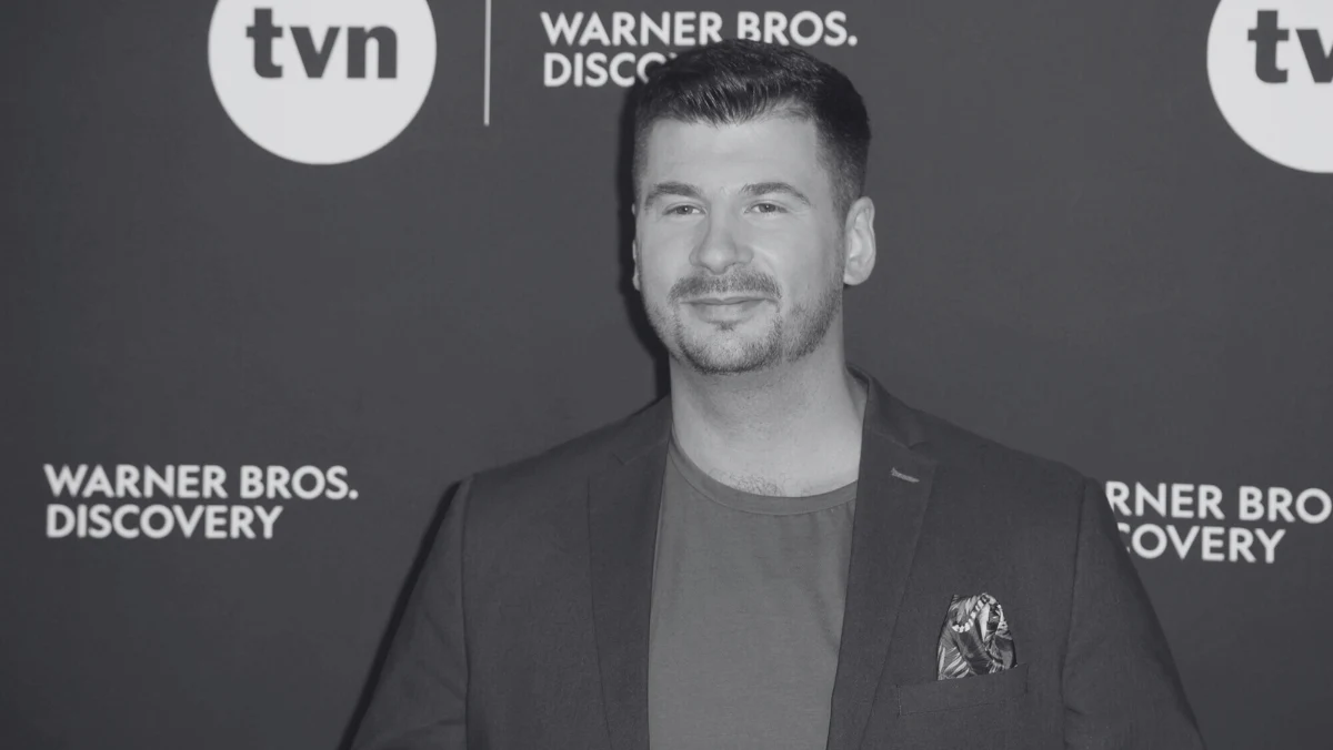 Nie żyje Maciej Mindak, ceniony agent nieruchomości, ekspert rynku mieszkaniowego i osobowość telewizyjna. Gwiazdor znany z takich programów jak "House Hunters — Poszukiwacze domów" na antenie HGTV oraz "Mieszkanie na miarę" w TVN Style miał zaledwie 38 lat. O jego śmierci poinformowali bliscy w mediach społecznościowych, publikując poruszające oświadczenie.