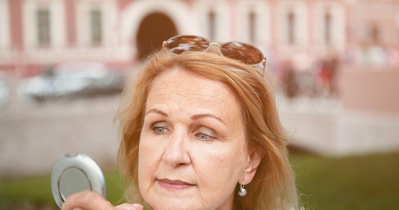 To nie wiek, to błędy. Przez te nawyki twoja skóra wygląda starzej, niż powinna