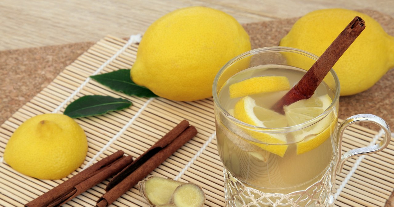 Ten napój pomoże ci pozbyć się boczków. Pij codzienne przed snem