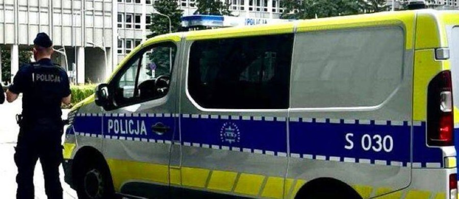 Zarzut posiadania narkotyków usłyszał policjant zatrzymany w Kołobrzegu na festiwalu muzyki elektronicznej. Jak informowaliśmy, przy funkcjonariuszu znaleziono mefedron i ecstasy. Jak dowiedziała się reporterka RMF FM Aneta Łuczkowska, prokurator nie zastosował wobec niego środków zapobiegawczych, funkcjonariusz może wrócić do rodzinnego Gdańska.