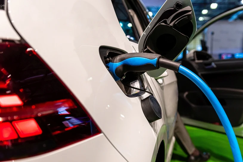 Hybrydy plug-in gorsze niż elektryki? Badanie nie pozostawia wątpliwości