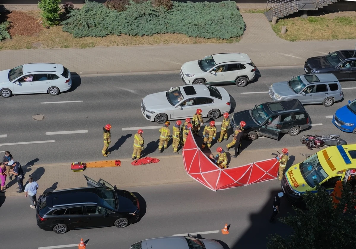 Władze Helsinek ogłosiły, że przez ostatni rok w mieście nie zginęła ani jedna osoba w wypadku drogowym. „To m.in. efekt ograniczenia prędkości i skutecznej egzekucji przepisów” – mówi w Radiu RMF24 mł. insp. dr Mariusz Sokołowski, były rzecznik Komendy Głównej Policji. „W Helsinkach wszystkie elementy zagrały – od infrastruktury po świadomość kierowców. To temat do dyskusji dla całej Europy” – dodaje. Pytany, czy w Polsce przekonamy kierowców do tego, że wolniej może znaczyć bezpieczniej, odpowiedział: „kiedyś może tak”.