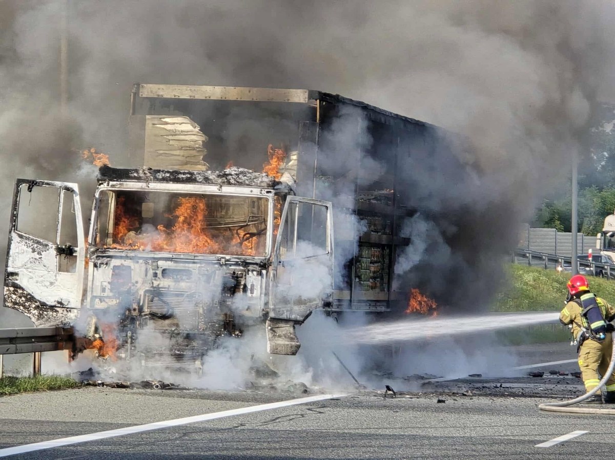 Pożar ciężarówki na A4. Duże utrudnienia dla kierowców