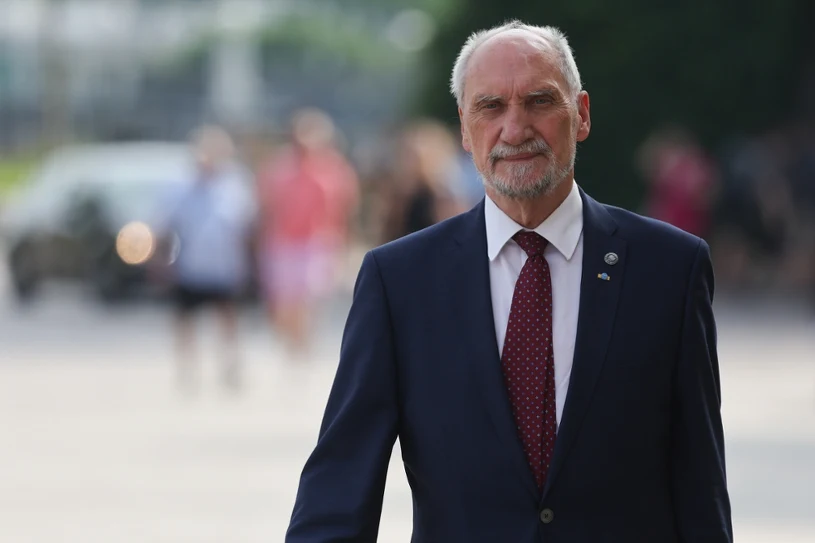 Ważą się losy immunitetu Macierewicza. Sejmowa komisja zdecydowała