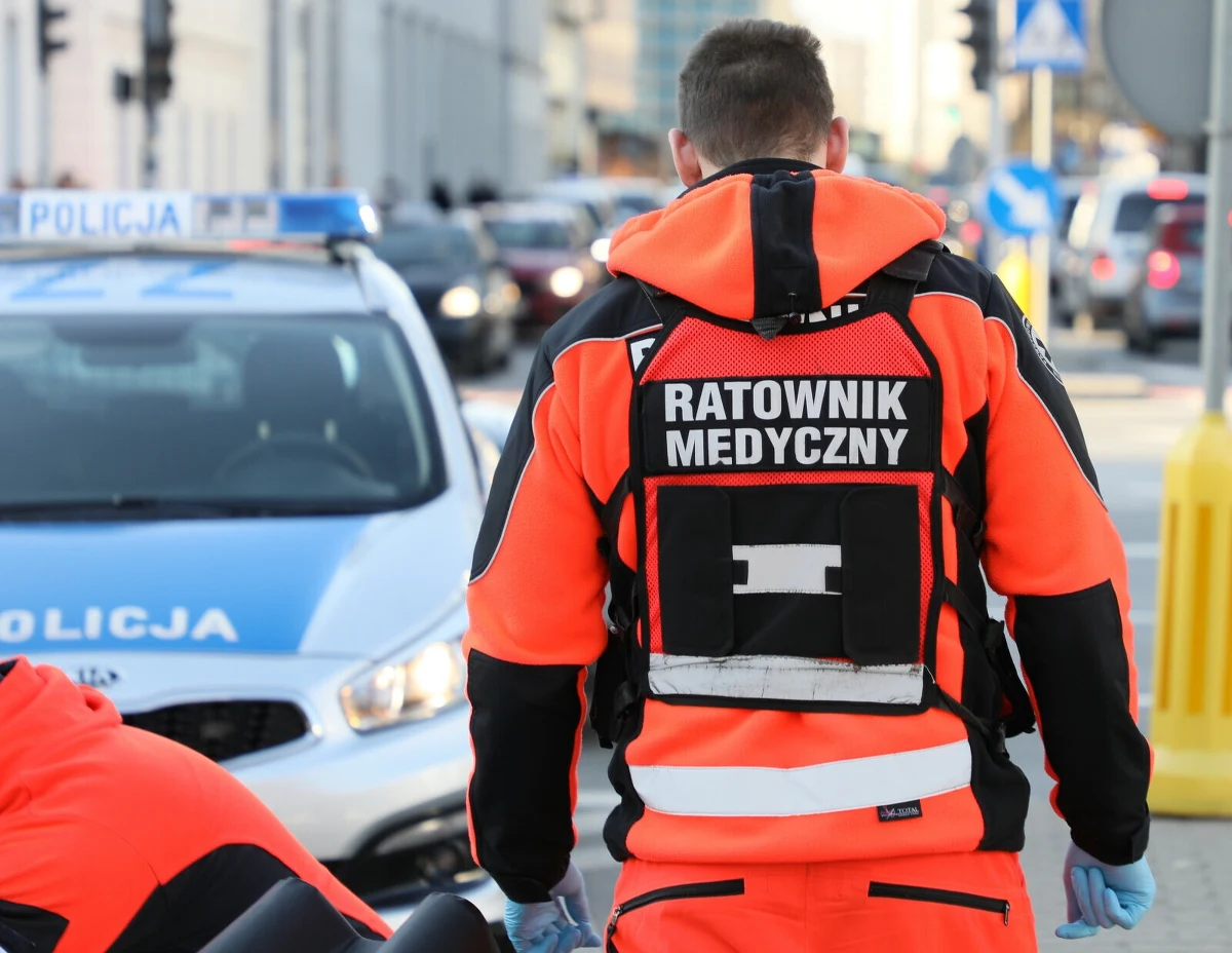 Trzy osoby zostały ranne w wyniku ataku nożownika w Grodkowie na Opolszczyźnie. Na miejscu lądował śmigłowiec Lotniczego Pogotowia Ratunkowego. Poszkodowani zostali zabrani do szpitala, ich życie nie jest zagrożone. Policja złapała napastnika. To 34-letni obywatel Polski, mieszkaniec powiatu nyskiego.