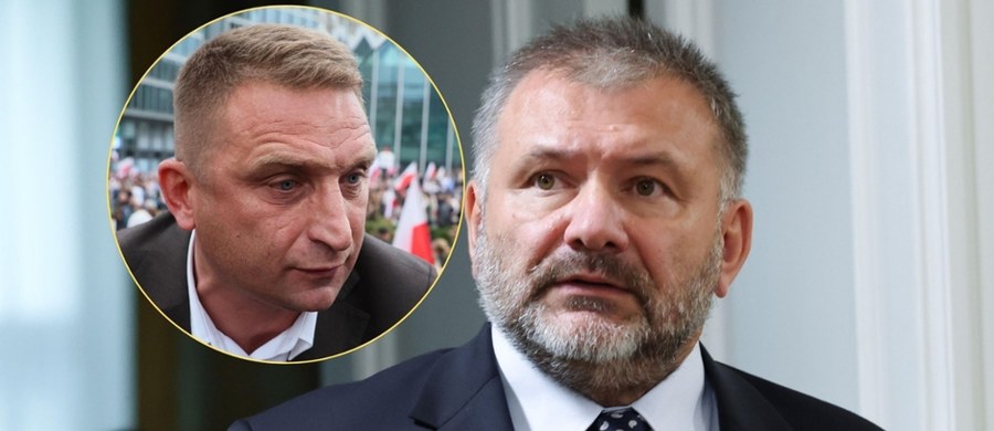 ​Minister sprawiedliwości i prokurator generalny Waldemar Żurek poinformował, że we wtorek spotka się z prokuratorem krajowym Dariuszem Kornelukiem ws. znieważenia mundurowych przez Roberta Bąkiewicza.