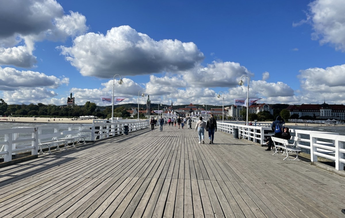 Sopockie molo przyciąga tłumy mimo kapryśnej pogody