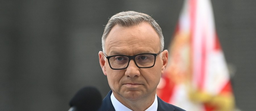 Wtorek, 5 sierpnia 2025 roku, jest ostatnim dniem sprawowania urzędu Prezydenta Rzeczypospolitej Polskiej przez Andrzeja Dudę. Startujący dwukrotnie w wyborach prezydenckich z ramienia Prawa i Sprawiedliwości polityk pełnił urząd głowy państwa przez 10 lat. Szef gabinetu prezydenta Marcin Mastalerek poinformował o planach ustępującego prezydenta na ten dzień. 