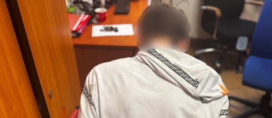 Policja zatrzymała dwóch 23-latków poszukiwanych w związku z zabójstwem w Policach (woj. zachodniopomorskie). Jak dowiedziała się reporterka RMF FM Aneta Łuczkowska, mężczyźni niebawem staną przed prokuratorem i usłyszą zarzuty. Funkcjonariusze zatrzymali też trzy kolejne osoby za utrudnianie śledztwa.
