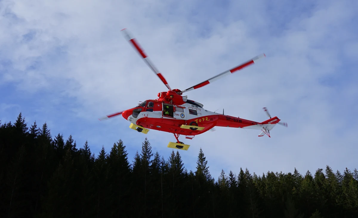 ​Do poważnej awarii doszło w Tatrach - śmigłowiec ratunkowy Tatrzańskiego Ochotniczego Pogotowia Ratunkowego został uziemiony z powodu bliżej nieokreślonej usterki. Jak dowiedział się reporter RMF FM Maciej Połahicki, na pomoc polskim ratownikom przyleciał helikopter z sąsiedniej Słowacji.
