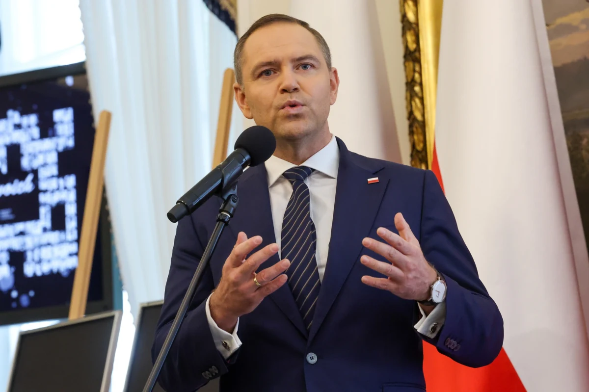 Dziś zaprzysiężenie Karola Nawrockiego. Złoży on przysięgę przed Zgromadzeniem Narodowym, wygłosi swoje pierwsze orędzie i rozpocznie pięcioletnią kadencję prezydenta RP. Podczas uroczystości na pl. Piłsudskiego Nawrocki przejmie zwierzchnictwo nad Siłami Zbrojnymi, gdzie wygłosi także przemówienie.