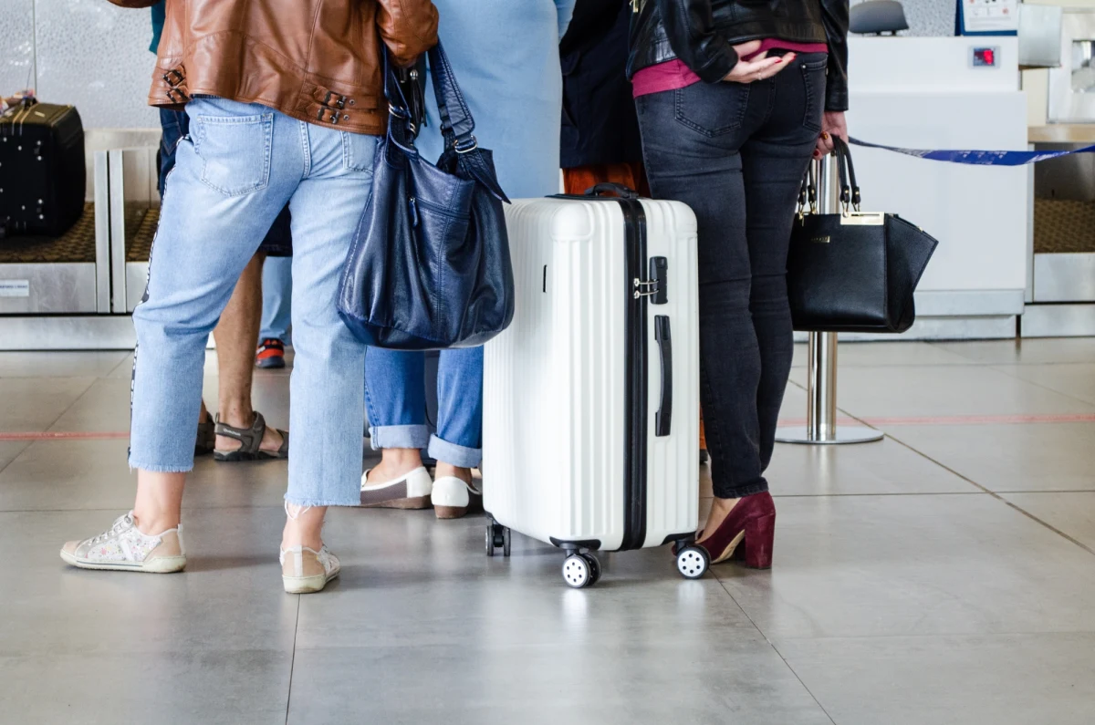 Portugalska policja udaremniła przemyt miliona indywidualnych dawek heroiny na lotnisku im. Humberto Delgado w Lizbonie. Narkotyki zostały znalezione w bagażu pasażerki przylatującej z Azji. Kobieta została zatrzymana i wkrótce usłyszy zarzuty.