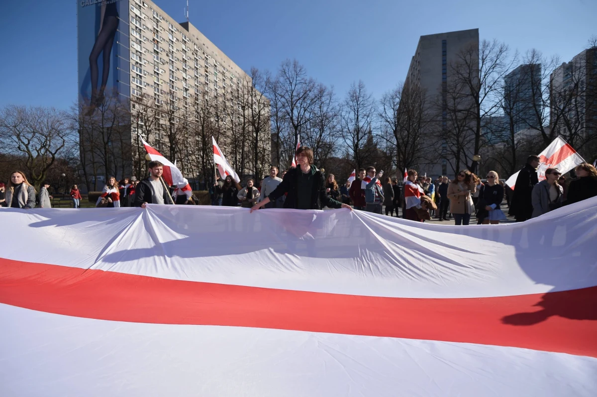 Polski chargé d'affaires na Białorusi Krzysztof Ożanna został wezwany do MSZ w Mińsku, gdzie wręczono mu notę protestacyjną. Reżim Aleksandra Łukaszenki jest oburzony organizacją w Warszawie konferencji białoruskich sił demokratycznych i Marszu Wolności.