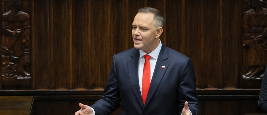 "Będę głosem narodu polskiego" - zapewnił Karol Nawrocki, który w środę złożył przed Zgromadzeniem Narodowym przysięgę prezydencką i objął urząd Prezydenta Rzeczypospolitej Polskiej. Nowy szef państwa polskiego wygłosił orędzie, w którym mówił m.in., że zwoła Radę Gabinetową, powoła radę ds. naprawy ustroju państwa i złoży projekt ustawy ws. CPK. To jednak nie wszystko...