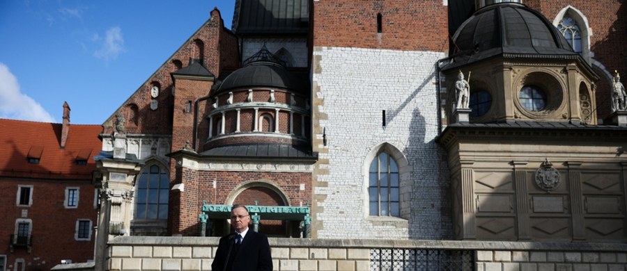 Andrzej Duda nie wróci do pracy na Uniwersytecie Jagiellońskim. "Umowa o pracę pomiędzy Uniwersytetem Jagiellońskim została rozwiązana za porozumieniem stron" - przekazał RMF FM rzecznik uczelni Marcin Kubat.