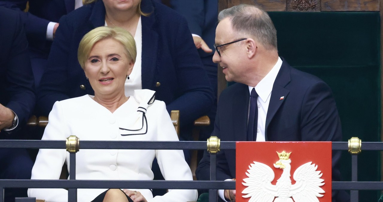 Agata Duda na zaprzysiężeniu Karola Nawrockiego. Projektantka zdradziła sekret jej kreacji wiadomości,aktualności,Interia Agata Duda na zaprzysiężeniu Karola Nawrockiego. Projektantka zdradziła sekret jej kreacji