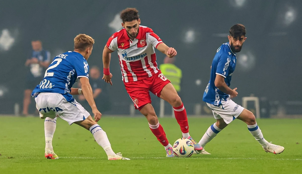 Lech Poznań przegrał na własnym stadionie z Crveną Zvezdą Belgrad 1:3 w pierwszym meczu trzeciej rundy kwalifikacji Ligi Mistrzów. Rewanż odbędzie się 12 sierpnia w stolicy Serbii.