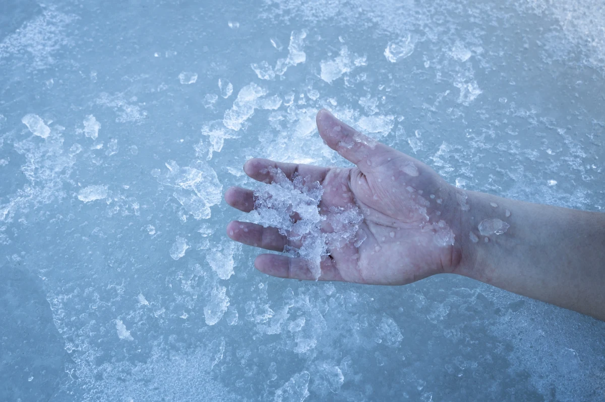 Ciało mężczyzny, który zaginął 28 lat temu, zostało znalezione w topniejącym lodowcu w odległym górzystym regionie Chogistan w Pakistanie. Jak informuje BBC, na zadziwiająco dobrze zachowane zwłoki z nienaruszonym ubraniem natknął się pasterz w Dolinie Hunza na wschodzie kraju.