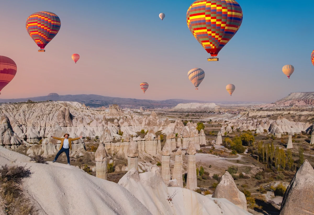Zaostrzenie kontroli, wydanie wytycznych i wznowienie działań na rzecz ochrony dziedzictwa kulturowego i przyrodniczego Kapadocji zapowiadają władze Turcji. Dziennik "Hurriyet" podaje, że ma to pomóc regionowi, który tylko w ubiegłym roku odwiedziło 4,5 mln turystów. 
