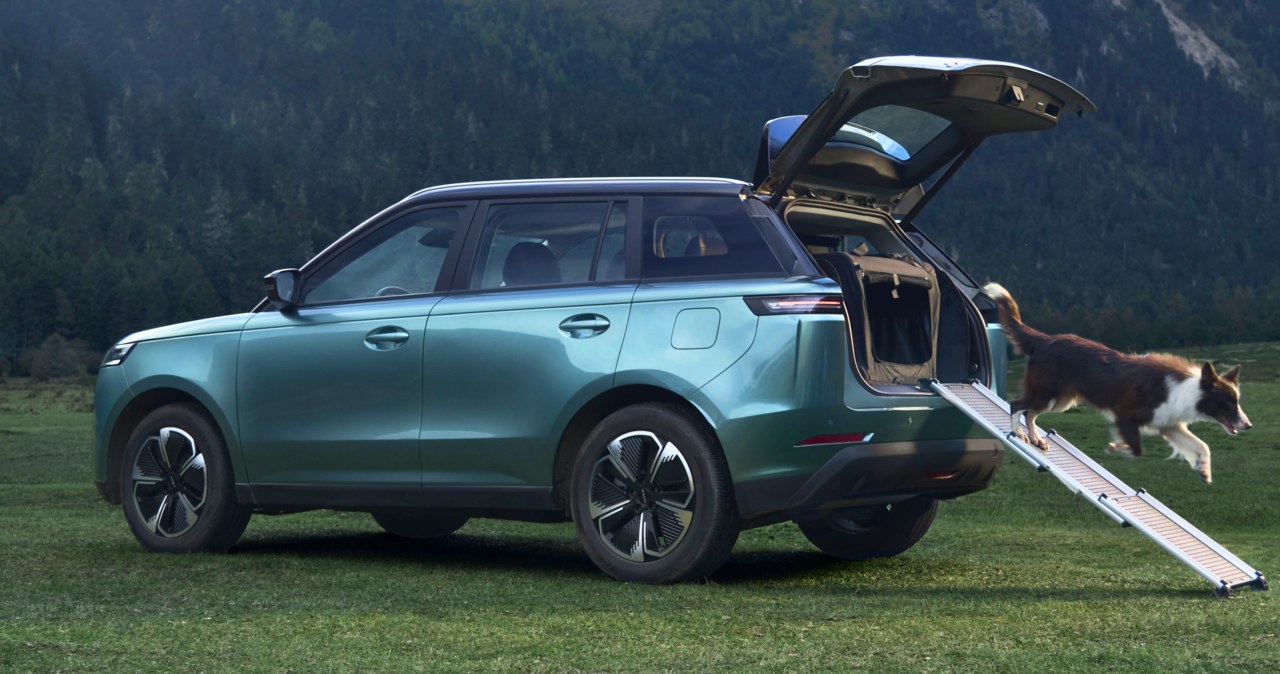 Chiński SUV z funkcjami dla czworonogów. Pies podróżuje jak pełnoprawny pasażer wiadomości,aktualności,Interia Chiński SUV z funkcjami dla czworonogów. Pies podróżuje jak pełnoprawny pasażer