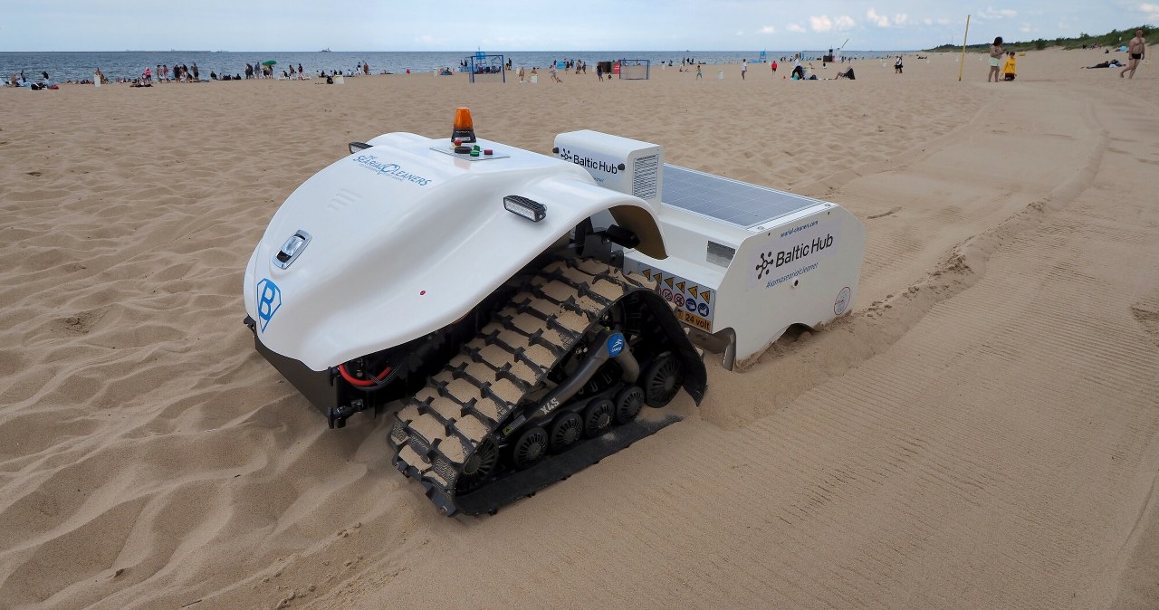 Sprząta niedopałki i plastik na plaży. Pierwszy taki robot w Polsce