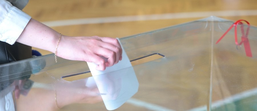 ​Komunikat o wynikach pracy prokuratorskiego zespołu koordynującego śledztwa w sprawie przestępstw dotyczących wyborów prezydenta zawierał błędy - przekazała w czwartek Prokuratura Krajowa. Nieprawidłowe dane dotyczyły dwóch obwodowych komisji wyborczych w Ostrowi Mazowieckiej i w Łęcznej.