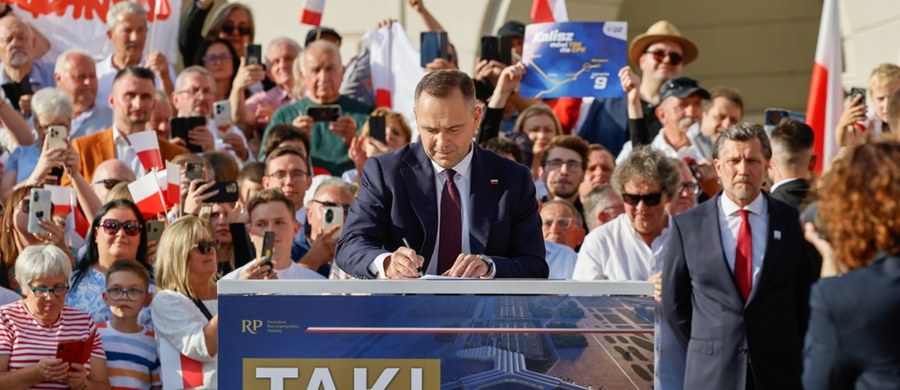 Karol Nawrocki podpisał w czwartek inicjatywę ustawodawczą dotyczącą projektu ustawy o Centralnym Porcie Komunikacyjnym. Uroczystość podpisania pierwszej inicjatywy ustawodawczej nowego prezydenta odbyła się w Kaliszu.