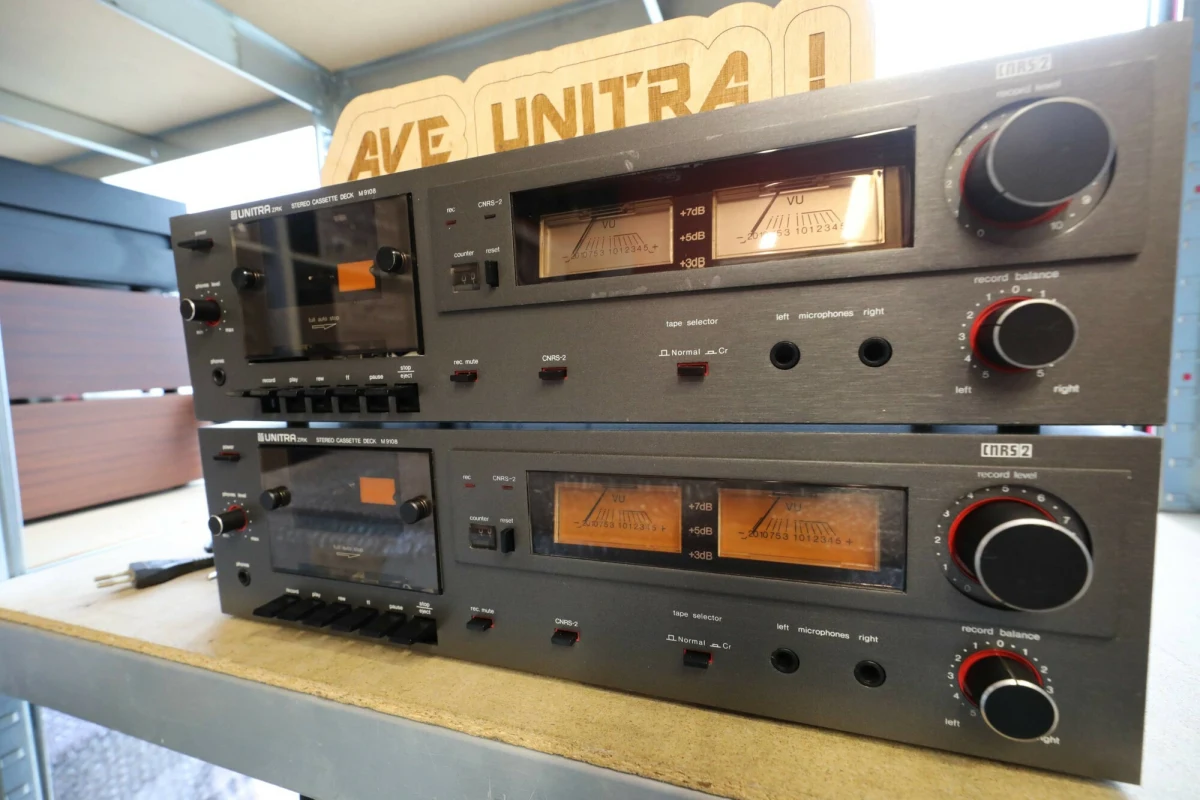 Unitra, która przez lata była symbolem polskiej produkcji urządzeń audio-video, przejmie postawione w stan upadłości zakłady świdnickiej Diory, od lat produkującej obudowy do sprzętu audio. "Chcemy na początek przywrócić do pracy 50 proc. załogi Diory" – zapewnia CEO Unitry Daniel Kostrzewa.