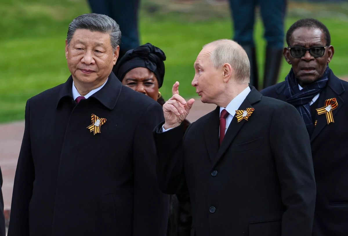 ​Przywódcy Chin i Federacji Rosyjskiej Xi Jinping i Władimir Putin w trakcie rozmowy telefonicznej omówili w piątek sytuację na Ukrainie oraz kontakty z USA - podały państwowe media w Pekinie. Xi podkreślał, że "nie ma prostych rozwiązań dla złożonych problemów". Rozmowa miała związek z oczekiwany spotkaniem prezydenta Stanów Zjednoczonych Donaldem Trumpem z Putinem.