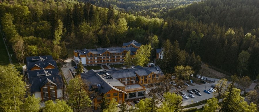 To będzie do tej pory najlepszy weekend sezonu - mówią zgodnie hotelarze z Karpacza w województwie dolnośląskim. Obłożenie w wielu miejscach sięga nawet 95 proc. To miła odmiana dla przedsiębiorców, dla których ten sezon - ze względu na kapryśną pogodę - jest bardzo trudny.