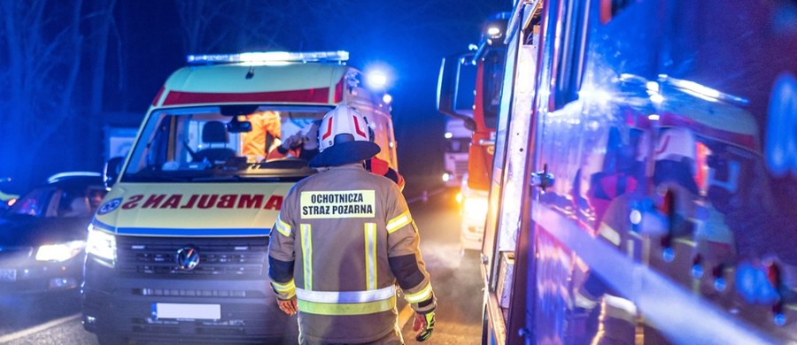 Tragiczny pożar w pięciokondygnacyjnym budynku w Chorzowie (woj. śląskie). Jak przekazały służby kryzysowe wojewody śląskiego, jedna osoba zginęła, a pięć trafiło do szpitala. 