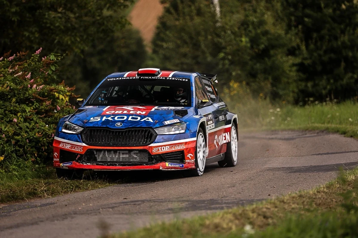 Zakończył się 34. Rajd Rzeszowski, który był piątą rundą Rajdowych Samochodowych Mistrzostw Polski. W stolicy Podkarpacia triumfował Mikołaj Marczyk, drugie miejsce ze stratą 51,3 s zajął Jakub Matulka, a trzeci był Grzegorz Grzyb, który do zwycięzcy stracił 58,9 s. Czołowa trójka jechała samochodem Skoda Fabia RS Rally 2.