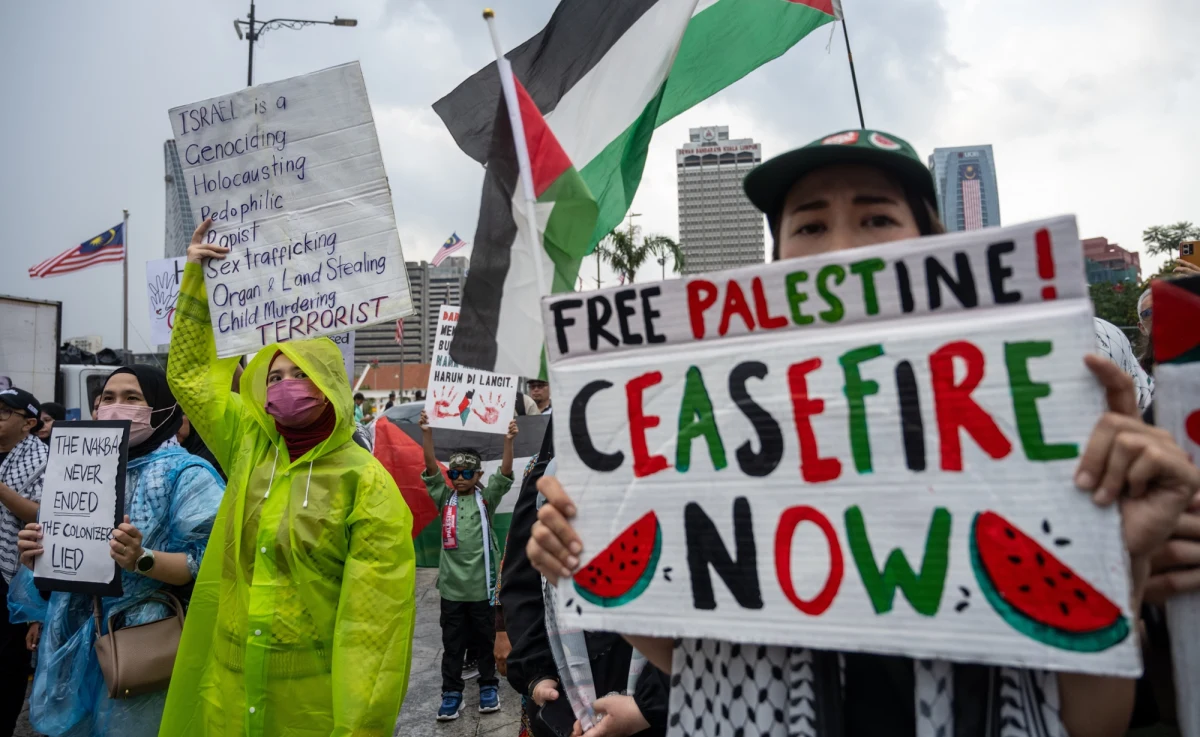 "Plany ogłoszone przez rząd Izraela grożą naruszeniem międzynarodowego prawa humanitarnego" - podkreślili w oświadczeniu ministrowie spraw zagranicznych kilku krajów, w tym np. Niemiec i Włoch. To reakcja na decyzję izraelskiego gabinetu bezpieczeństwa o rozszerzeniu operacji militarnej w Strefie Gazy.