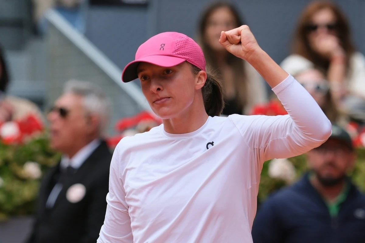 Iga Świątek awansowała do trzeciej rundy turnieju tenisowego WTA 1000 na twardych kortach w Cincinnati. Polka pokonała Rosjankę Anastazję Potapową 6:1, 6:4.